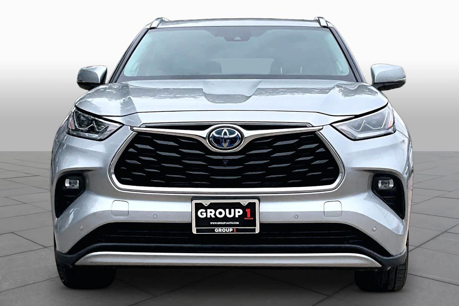 Used 2021 Toyota Highlander Platinum FWD image 4
