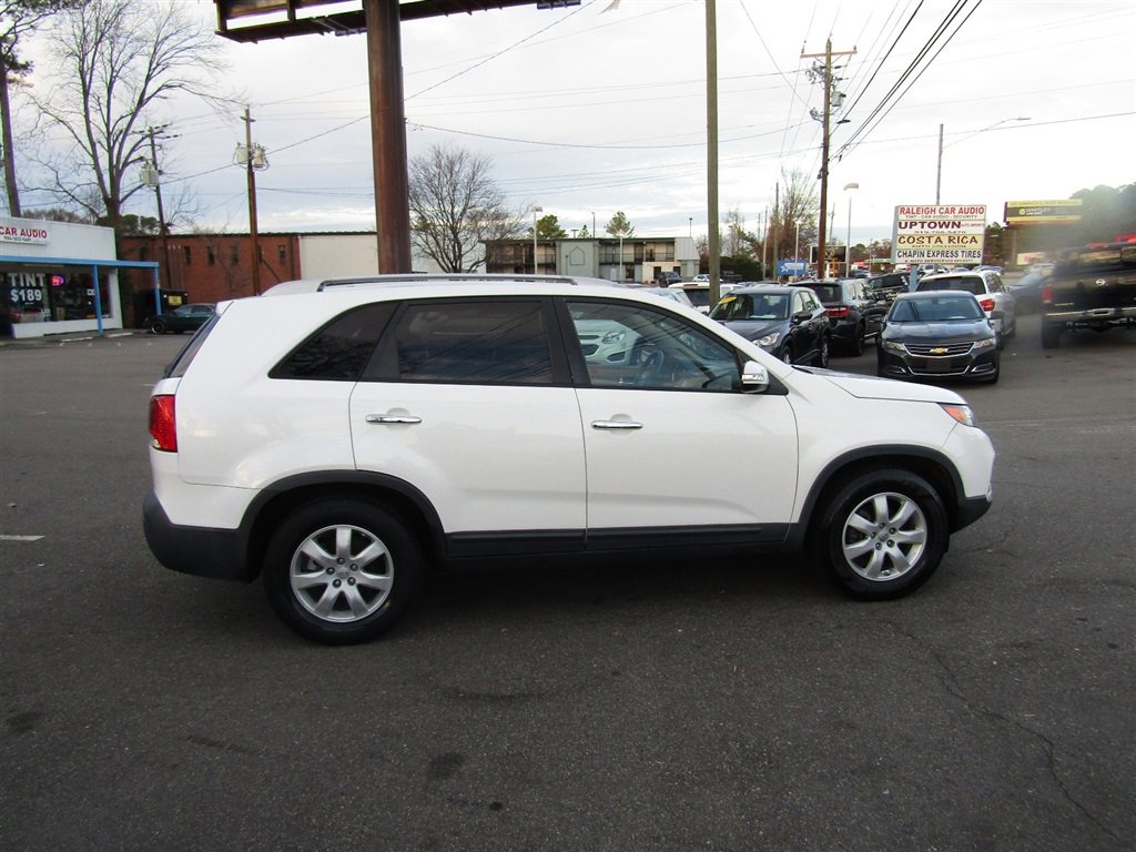 Used 2013 Kia Sorento LX image 9