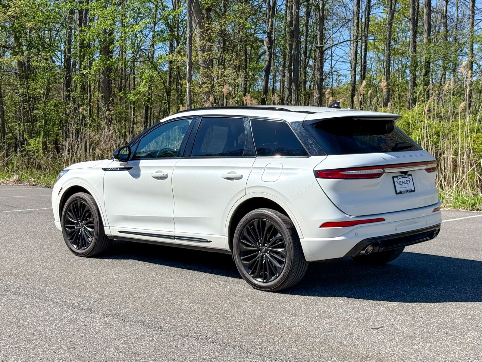 Used 2023 Lincoln Corsair Reserve w/ Jet Appearance Package AWD/4WD image 4