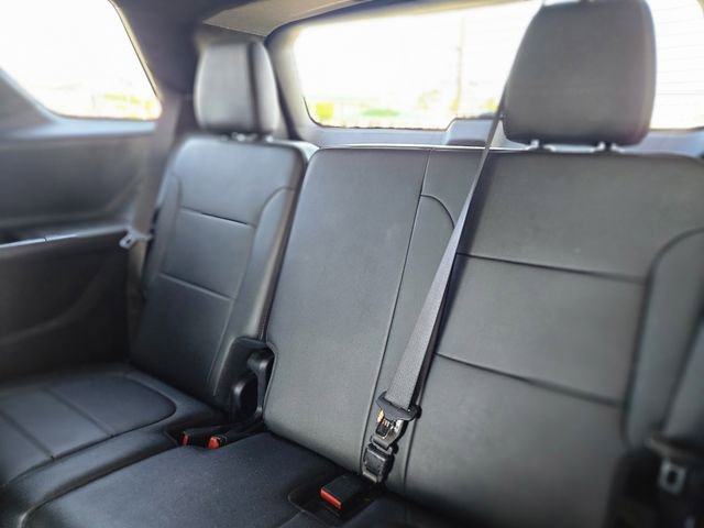 Used 2023 Chevrolet Traverse LT FWD image 29
