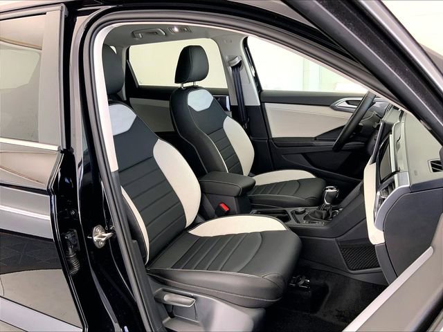 New 2026 Volkswagen Taos SEL image 9