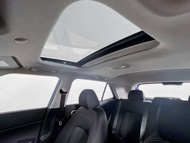 Certified 2025 Hyundai Venue SEL image 20