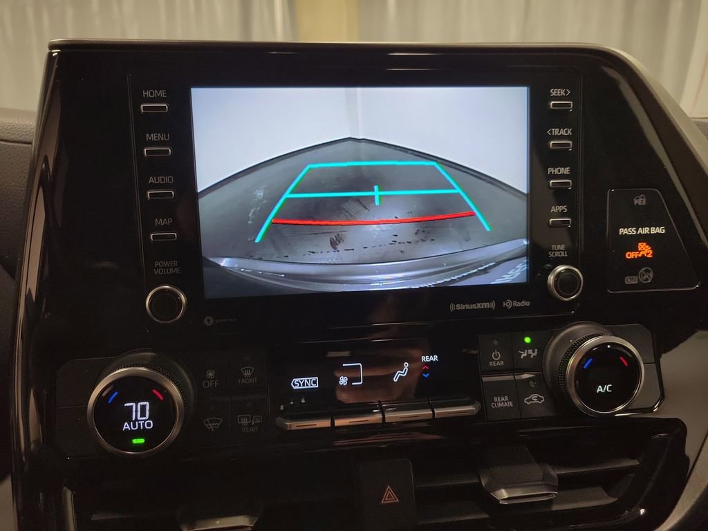 Used 2021 Toyota Highlander LE image 17