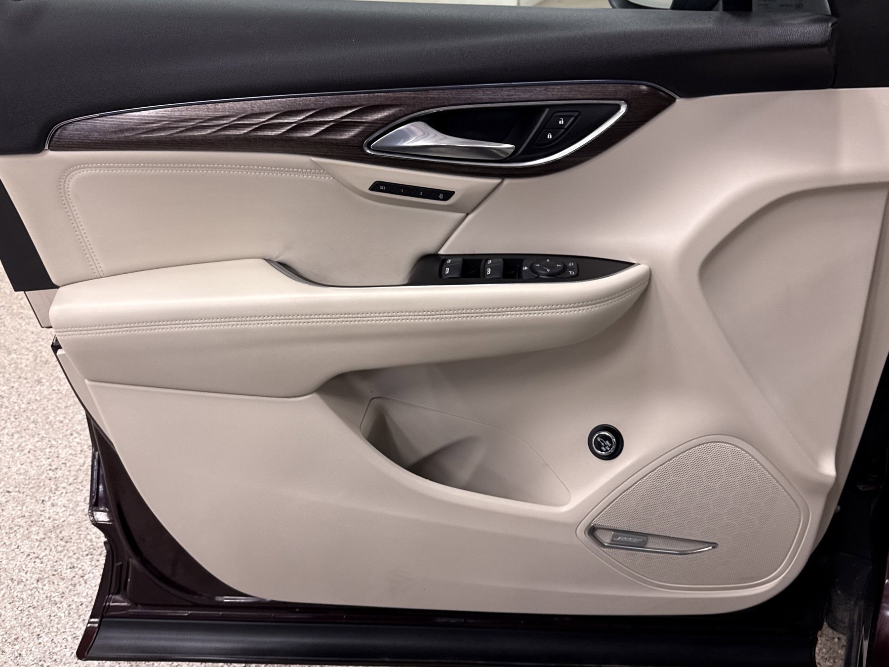 Used 2023 Buick Envision Avenir image 4