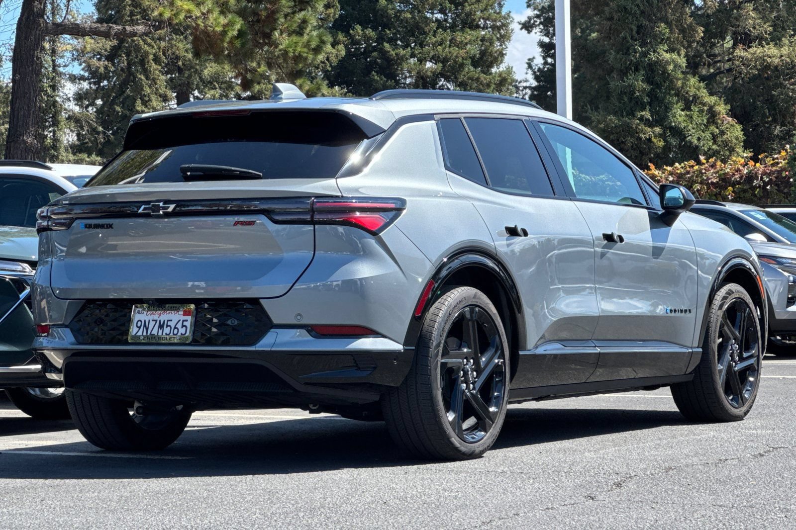 Used 2024 Chevrolet Equinox EV RS FWD image 5