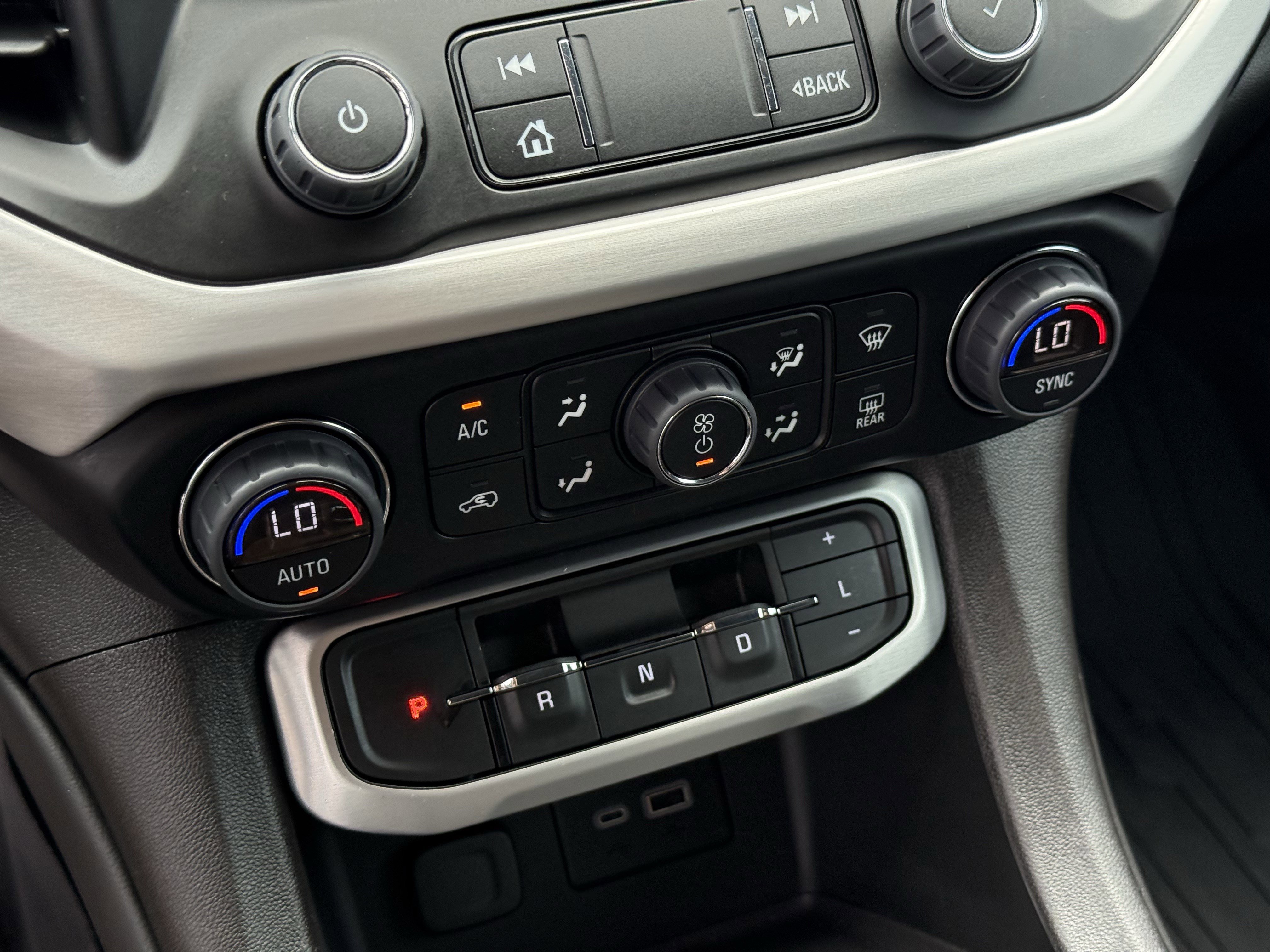 Used 2023 GMC Acadia SLE w/ Elevation Edition FWD image 22