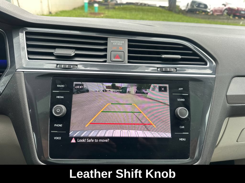 Used 2022 Volkswagen Tiguan SE w/ Panoramic Sunroof Package FWD image 17