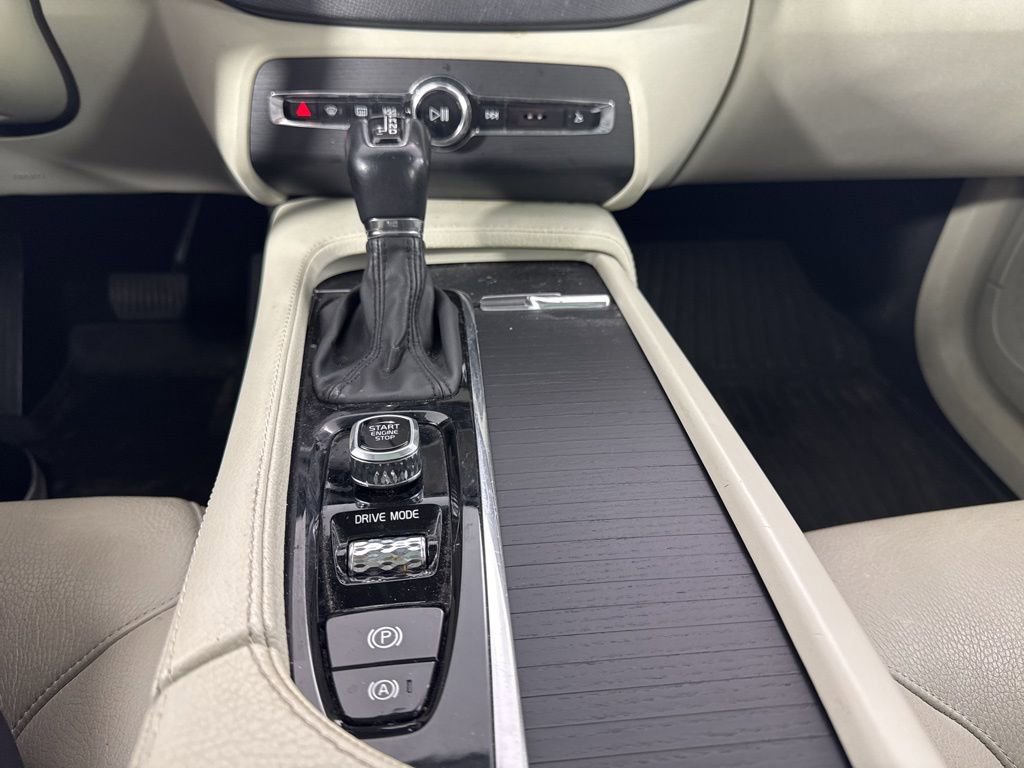 Used 2020 Volvo XC90 T6 Momentum AWD/4WD image 10