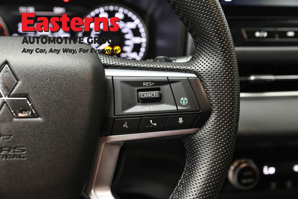 Used 2025 Mitsubishi Outlander SE AWD/4WD image 16