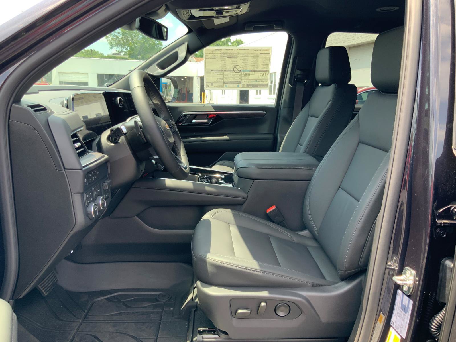 New 2026 Chevrolet Suburban LT w/ Comfort Package AWD/4WD image 18