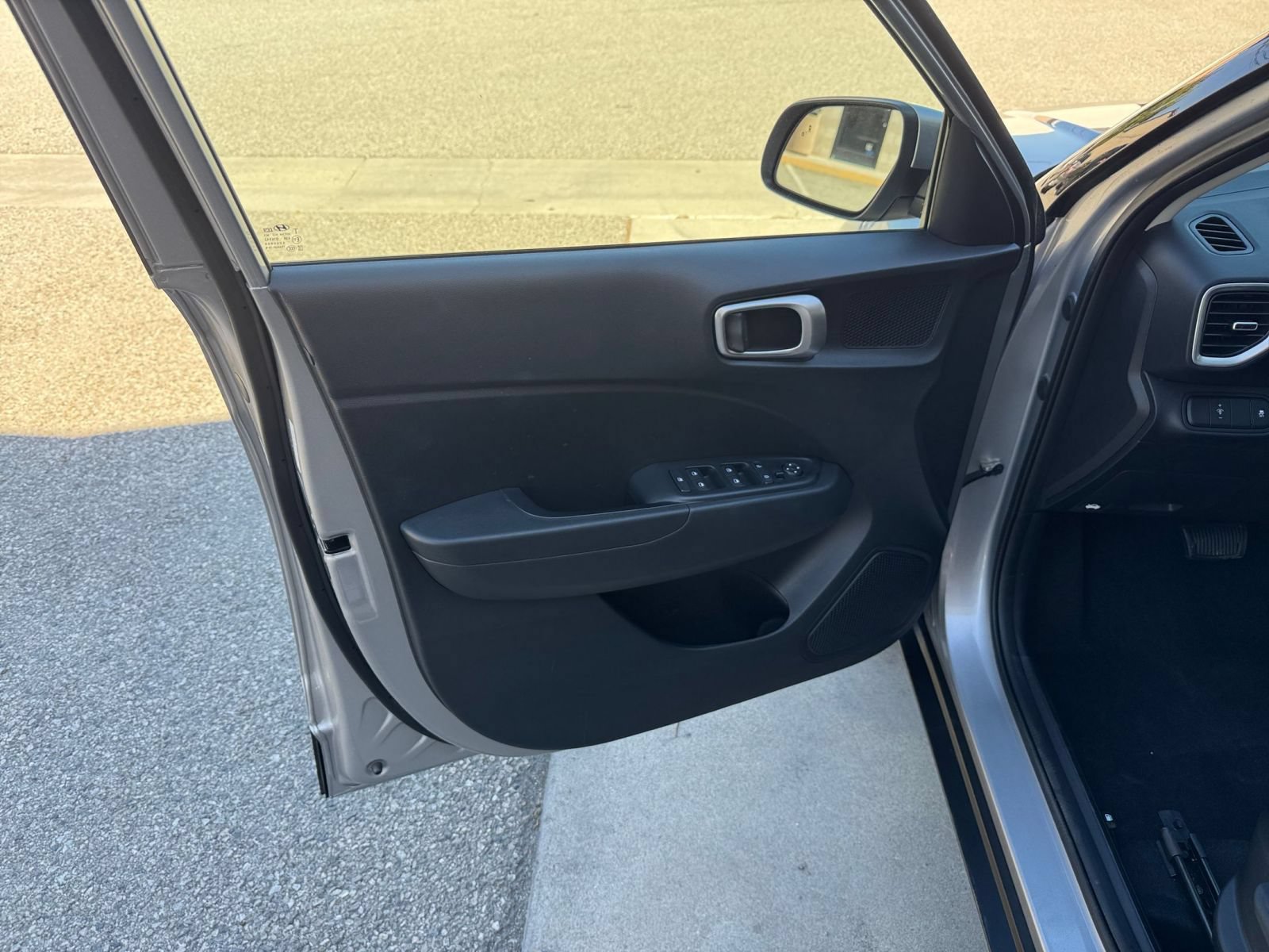 Used 2026 Hyundai Venue SEL FWD image 18