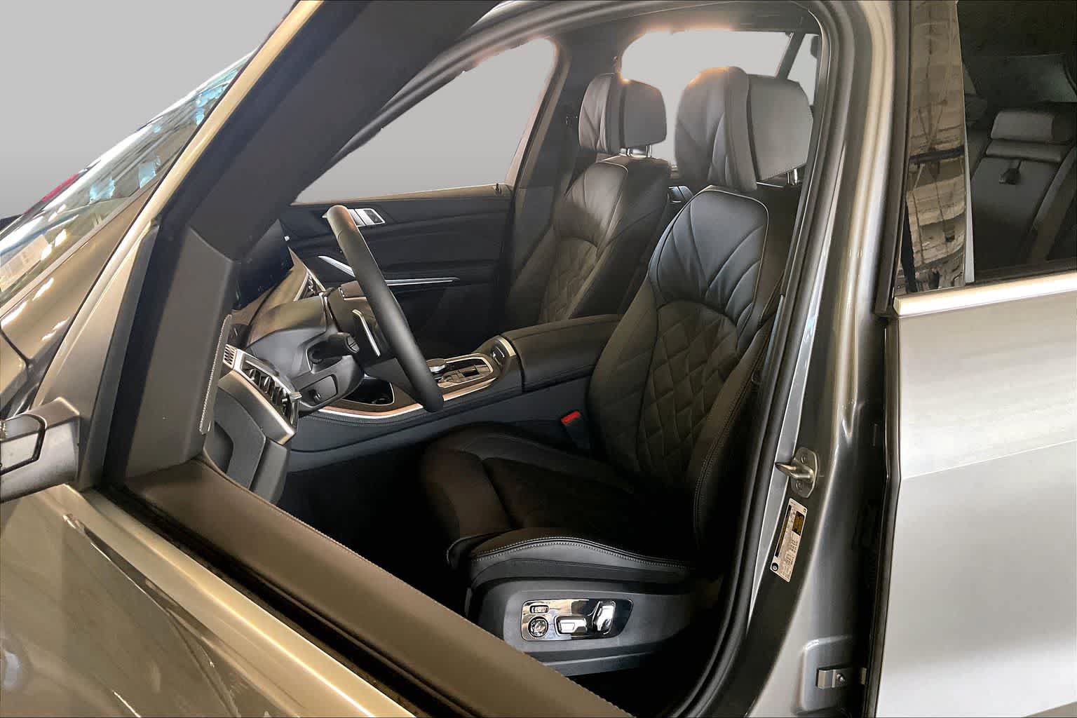 Used 2026 BMW X5 sDrive40i w/ Climate Comfort Package RWD image 9