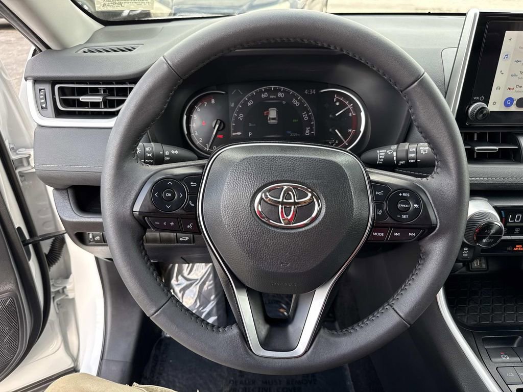 Used 2025 Toyota RAV4 XLE Premium image 40