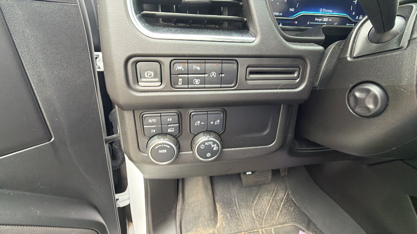Used 2024 Chevrolet Tahoe RST w/ Luxury Package AWD/4WD image 28
