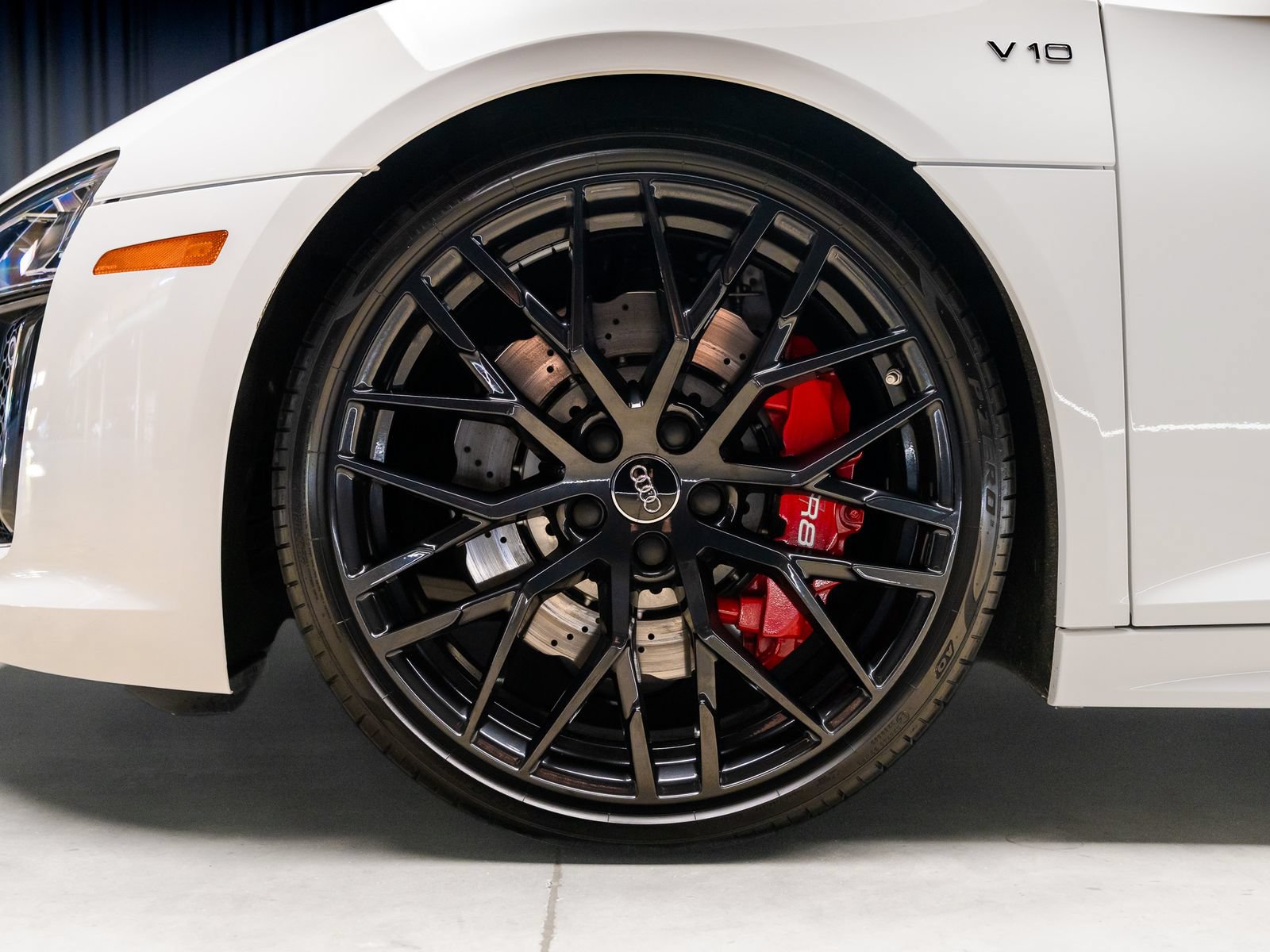 Used 2018 Audi R8 V10 w/ 20" Wheel Package RWD image 4