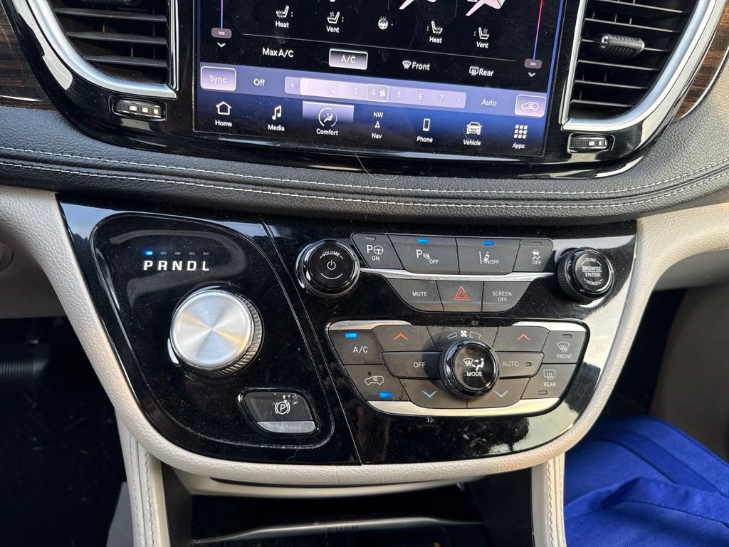 Used 2022 Chrysler Pacifica Limited FWD image 25