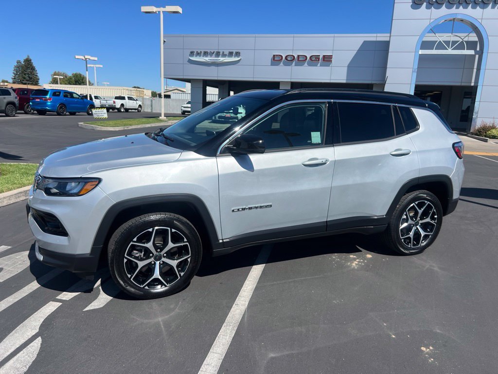 Used 2025 Jeep Compass Limited AWD/4WD image 21