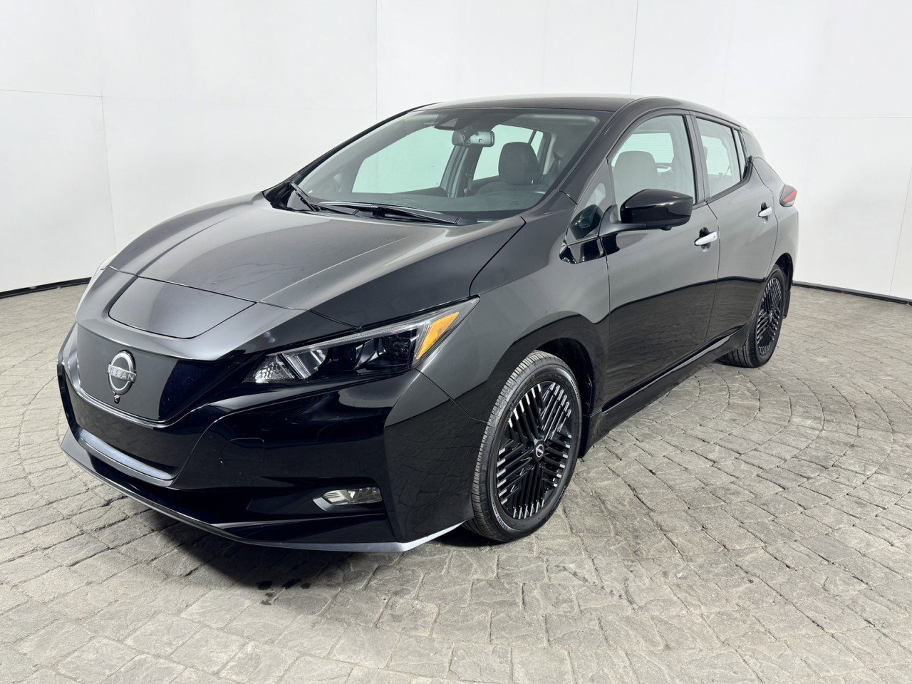 Used 2025 Nissan Leaf SV Plus image 3