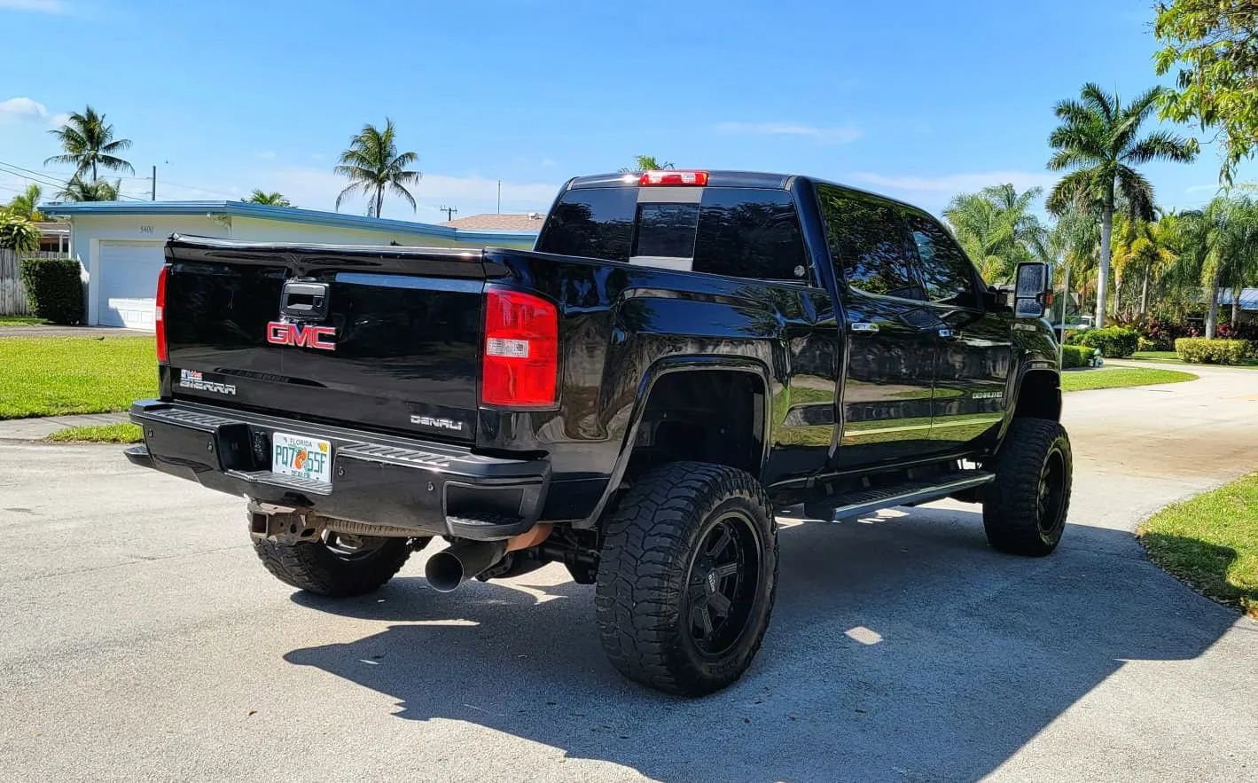 Used 2017 GMC Sierra 2500 Denali w/ Duramax Plus Package AWD/4WD image 11