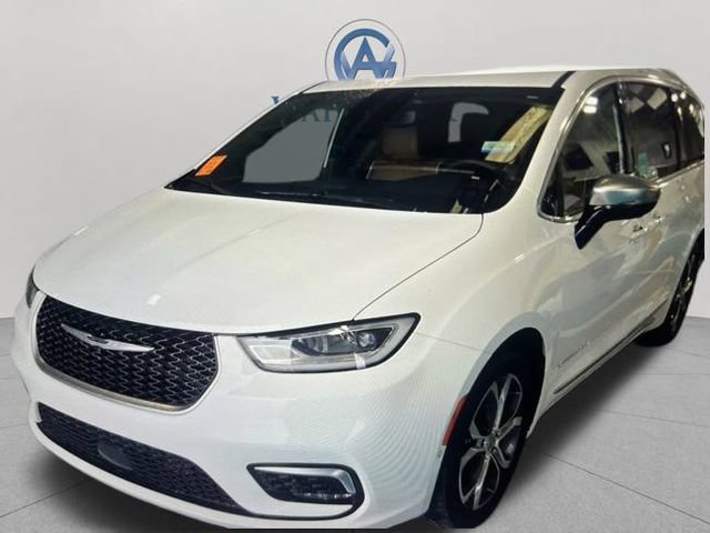 Used 2025 Chrysler Pacifica Pinnacle w/ Trailer Tow Group FWD image 29
