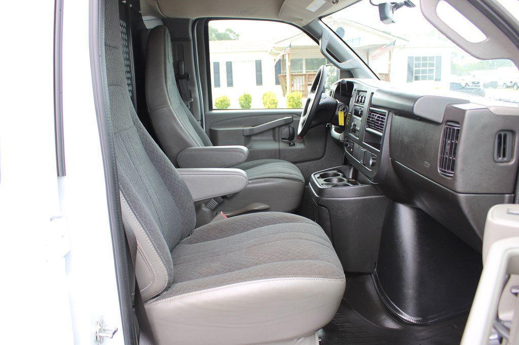 Used 2025 Chevrolet Express 2500 w/ Driver Convenience Package RWD image 21
