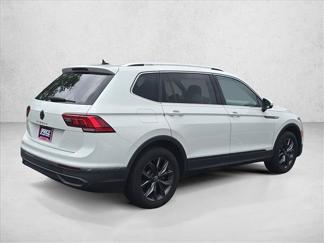 Used 2023 Volkswagen Tiguan SE w/ Panoramic Sunroof Package FWD image 5