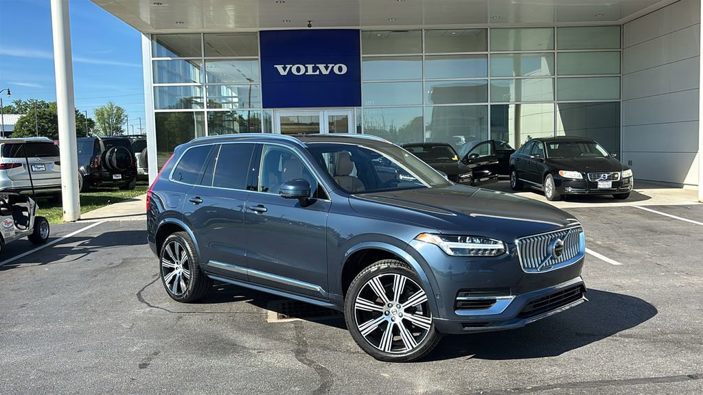 Used 2025 Volvo XC90 T8 Ultra w/ Protection Package Premier AWD/4WD image 2