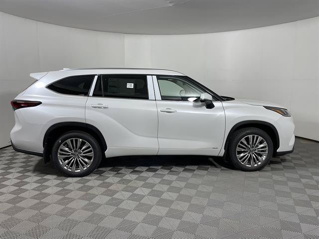 New 2026 Toyota Highlander Platinum AWD/4WD image 8