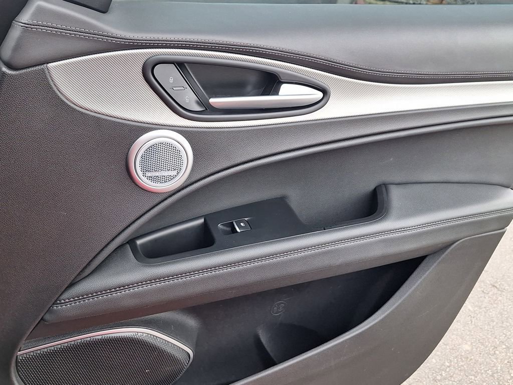 Used 2021 Alfa Romeo Stelvio Ti Sport image 31