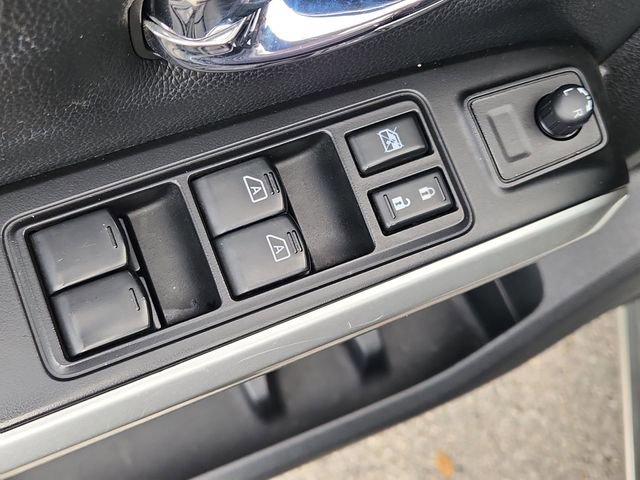 Used 2018 Nissan Titan SV w/ SV Convenience Package image 23