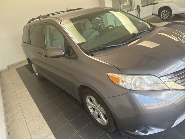 Used 2017 Toyota Sienna LE FWD image 4