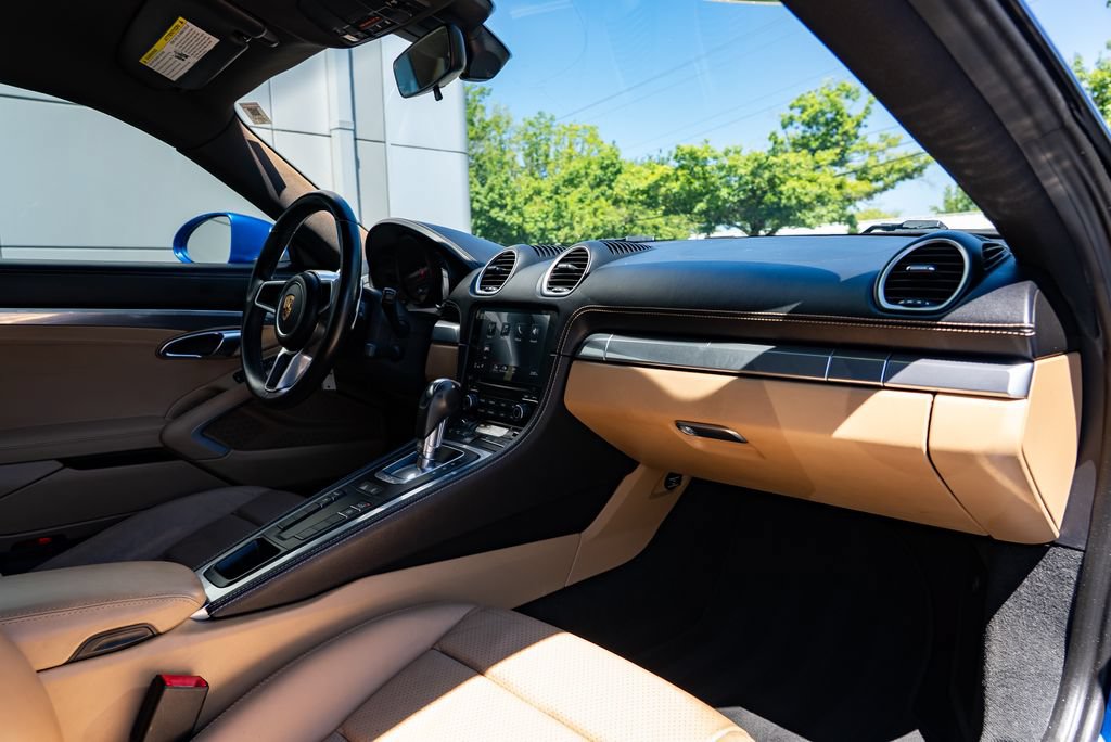 Used 2018 Porsche 718 Cayman RWD image 19