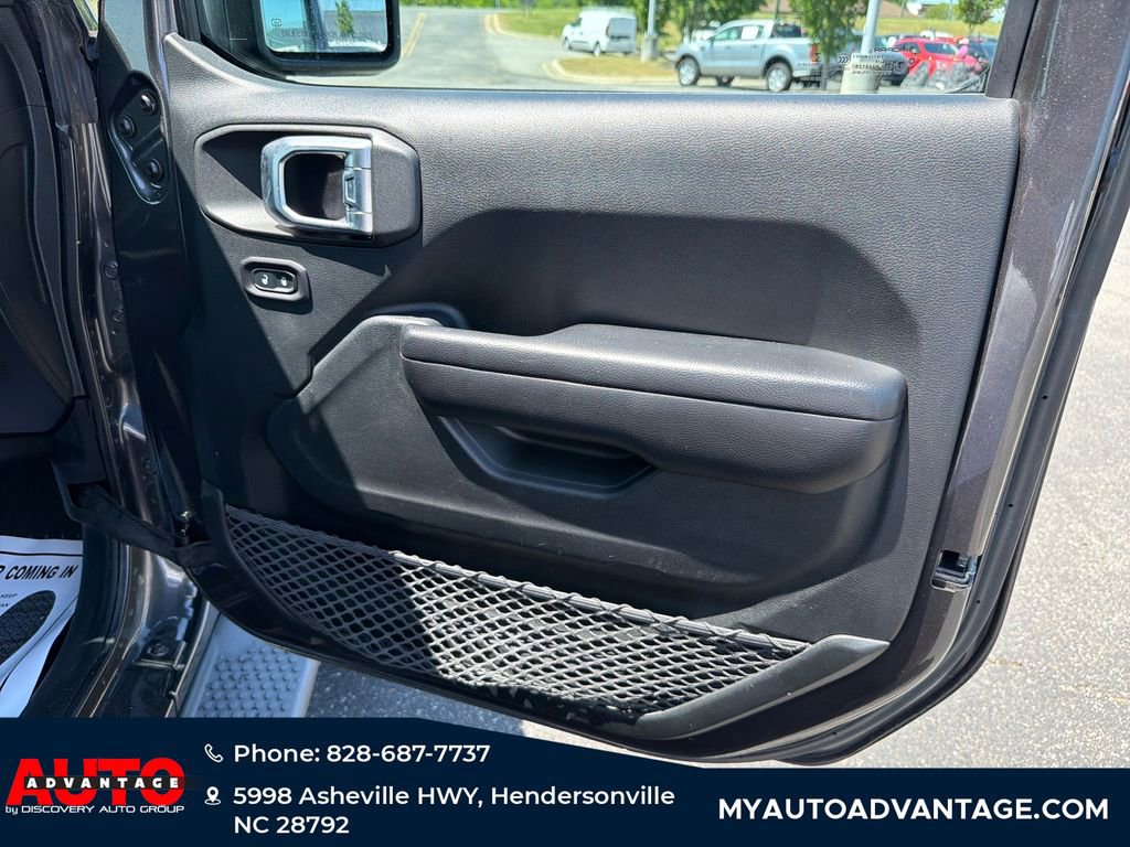 Used 2018 Jeep Wrangler Unlimited Sport S AWD/4WD image 32