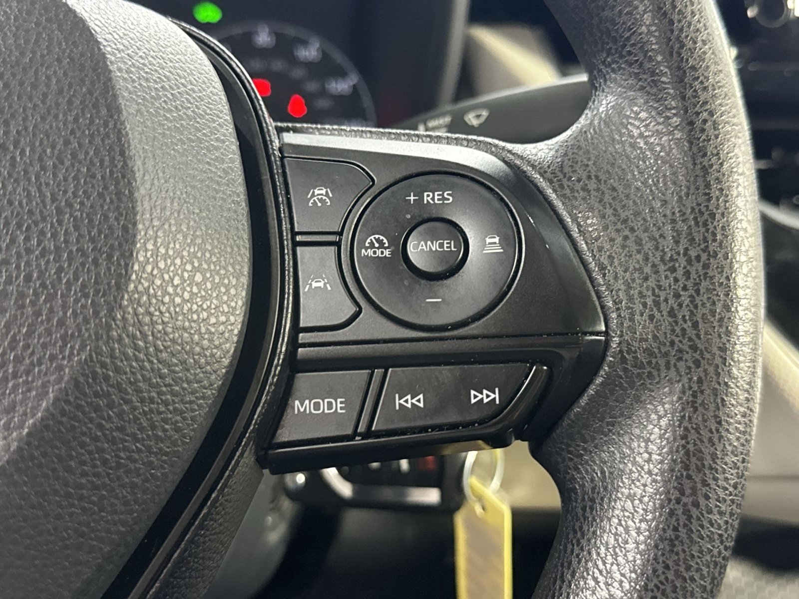 Used 2025 Toyota Corolla LE FWD image 33