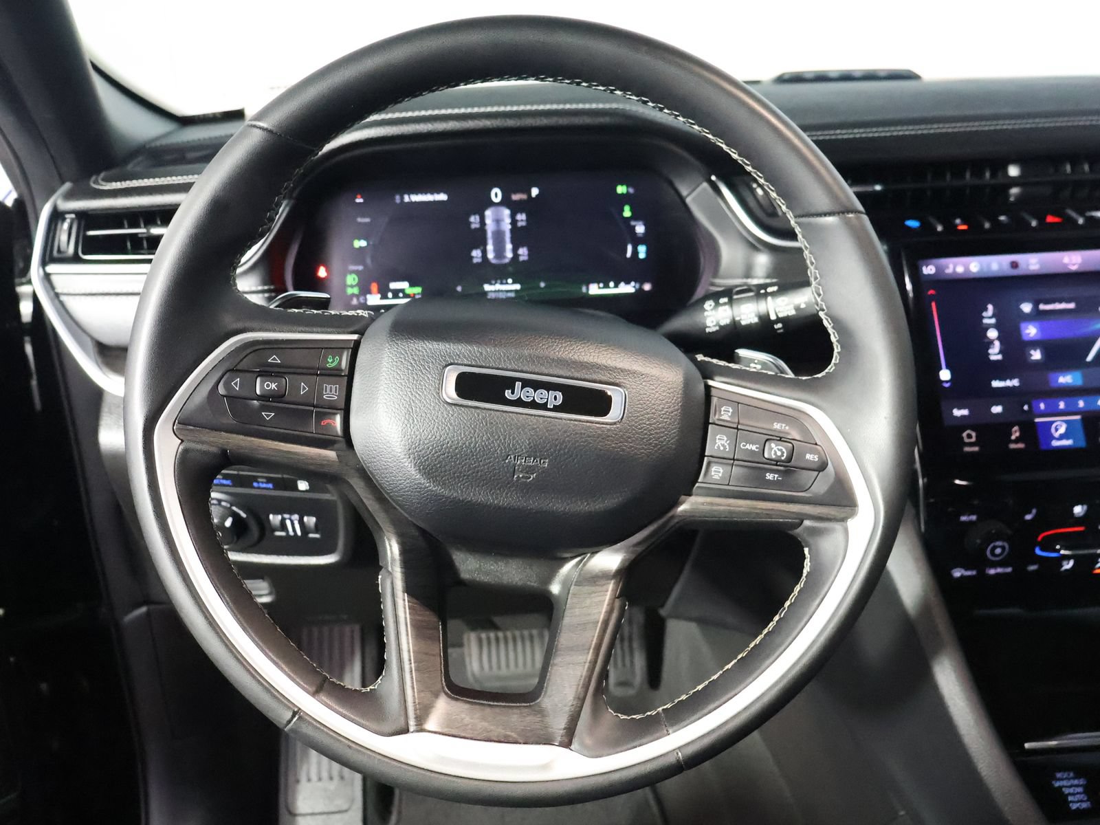 Used 2024 Jeep Grand Cherokee Limited 4xe w/ Luxury Tech Group II AWD/4WD image 32