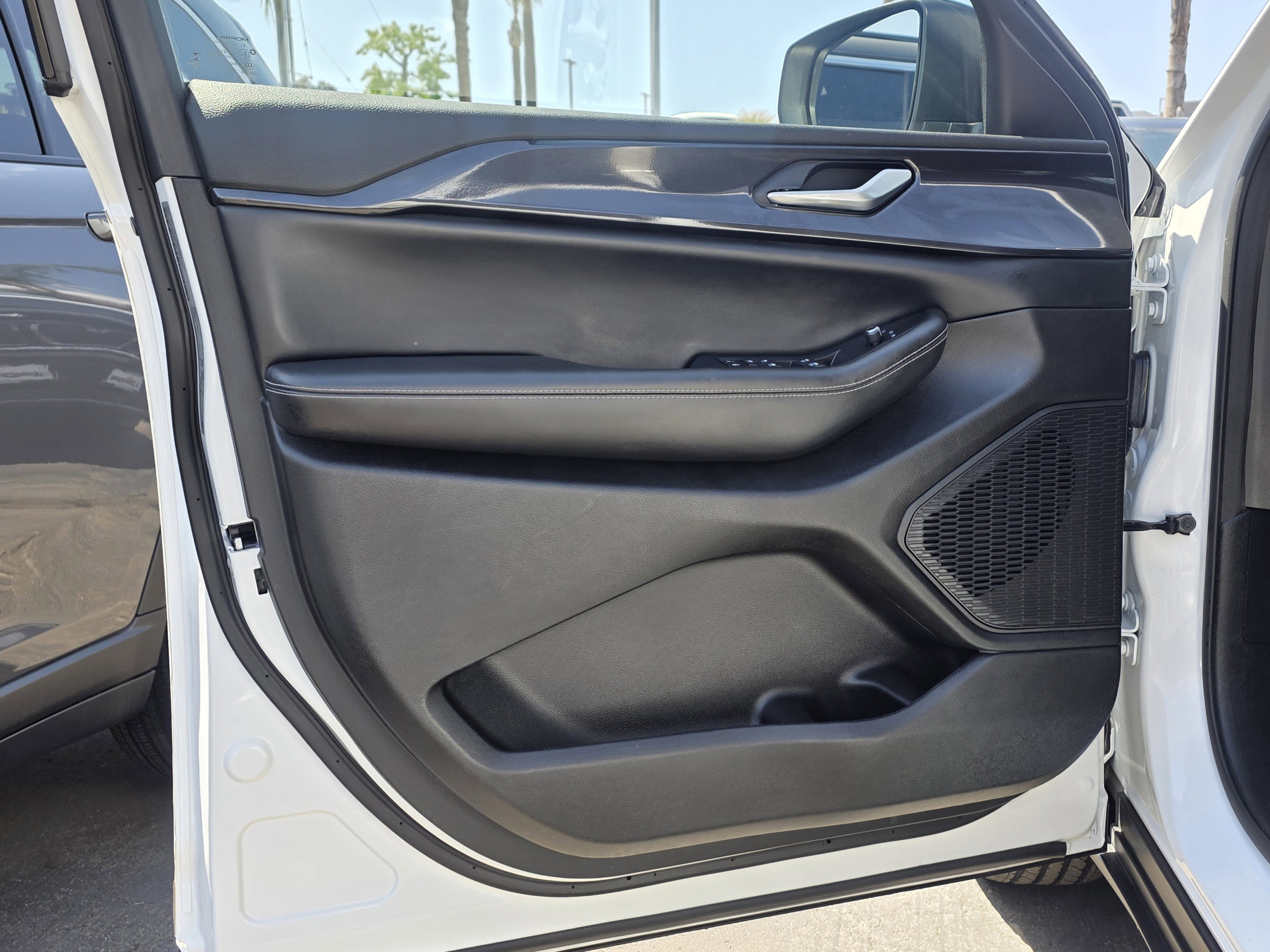 Certified 2023 Jeep Grand Cherokee Laredo RWD image 11