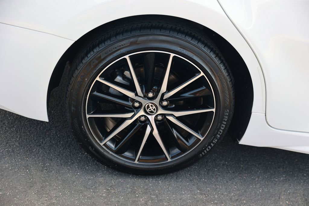Used 2024 Toyota Camry SE image 9