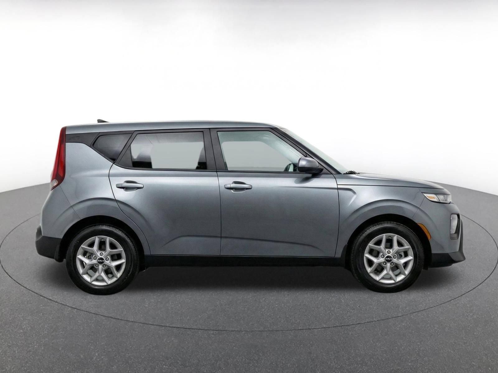 Used 2025 Kia Soul LX w/ LX Technology Package FWD image 10