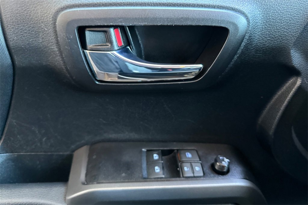 Used 2023 Toyota Tacoma TRD Sport w/ Technology Package image 11