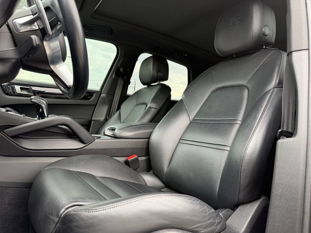 Used 2021 Porsche Cayenne S AWD/4WD image 12