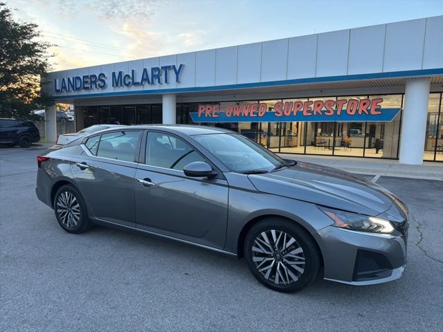 Used 2023 Nissan Altima 2.5 SV FWD image 1
