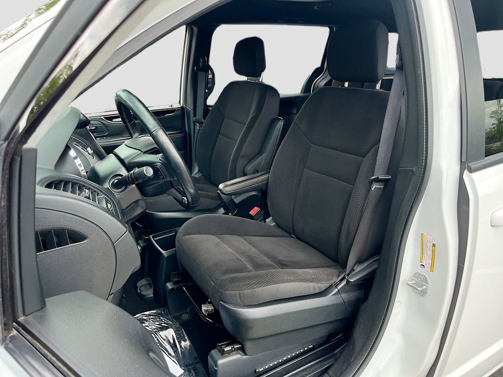 Certified 2018 Dodge Grand Caravan SE image 7