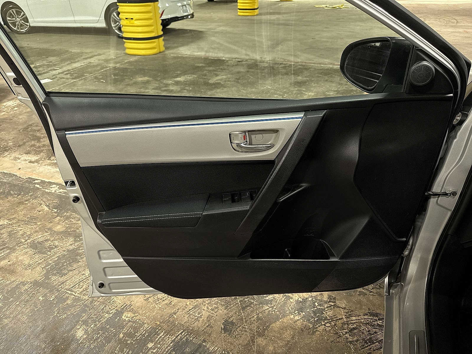 Used 2014 Toyota Corolla LE image 28