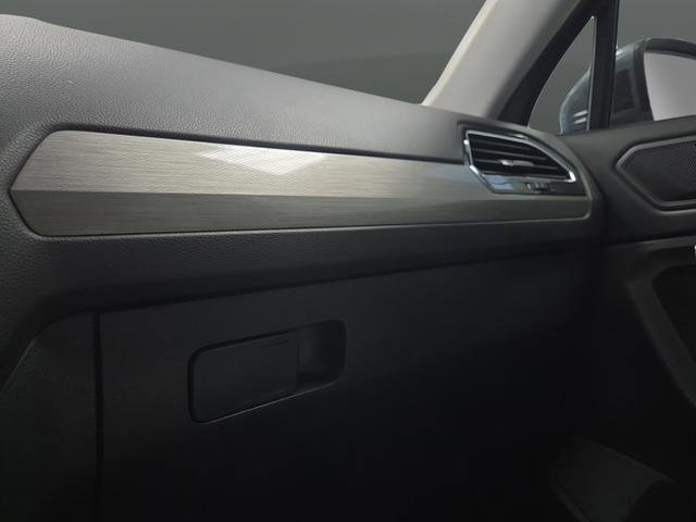 Used 2020 Volkswagen Tiguan SE w/ Panoramic Sunroof Package image 26