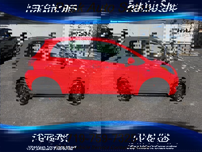 Used 2010 Toyota Yaris 4-Door Hatchback image 8