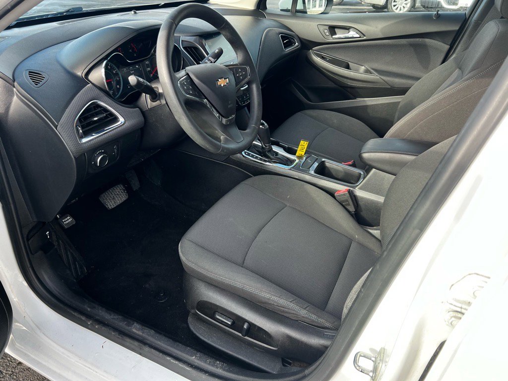 Used 2018 Chevrolet Cruze LT w/ Convenience Package image 10
