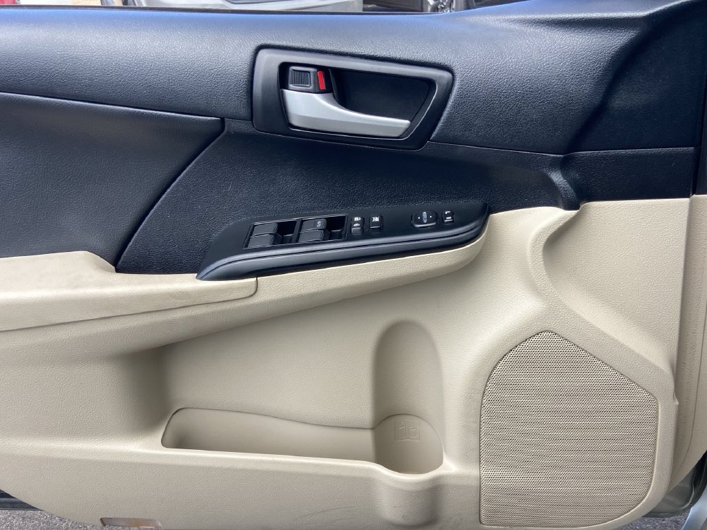 Used 2014 Toyota Camry LE FWD image 16