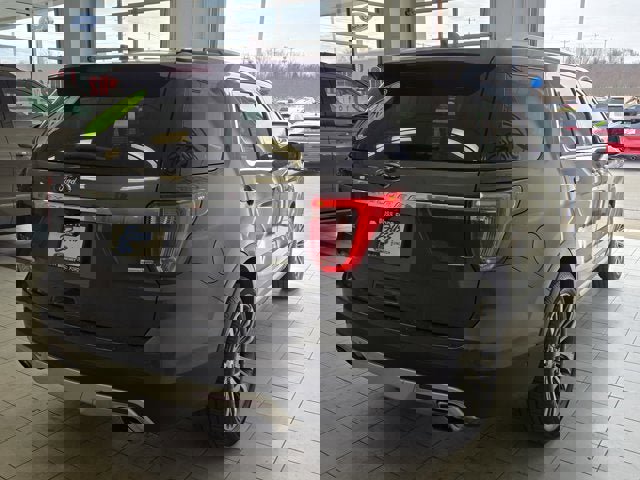 Used 2017 Ford Explorer Platinum image 11