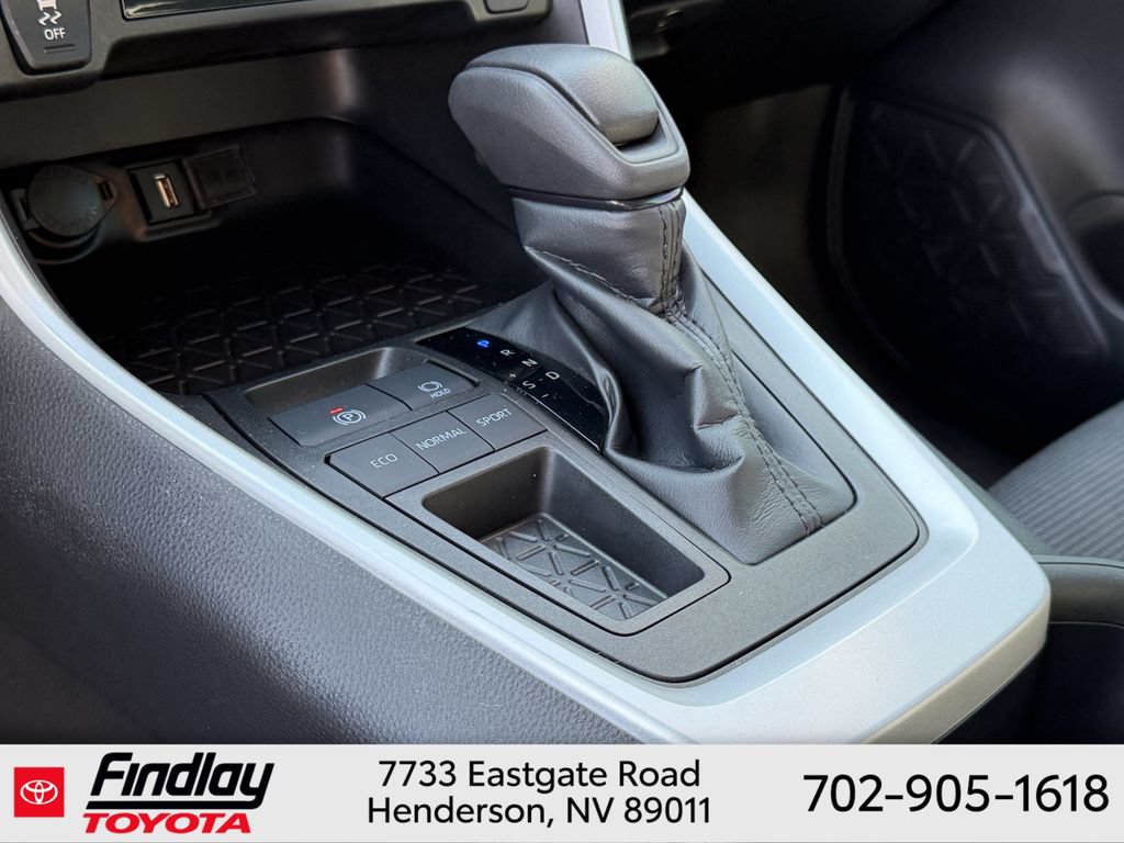 Used 2022 Toyota RAV4 LE w/ Carpet Mat Package (TMS) FWD image 9