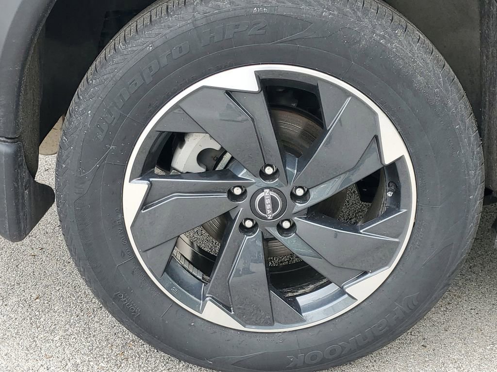 Used 2025 Nissan Rogue SV AWD/4WD image 5
